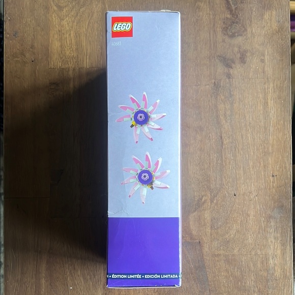 Lego Yellow and Purple Building Set Floral Display - Picture 3 of 5